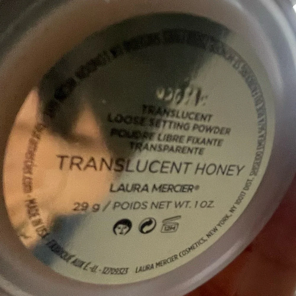 Laura Mercier translucent setting powder (honey)